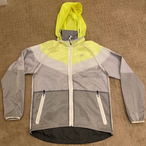 RARE Nike “Track & Field” Windrunner Jacket - Size Large - Picture 2 of 4